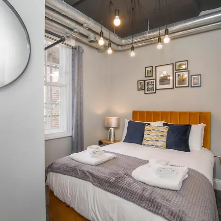Turpin Quarter In The Centre Of The City, Sleeps 6 *